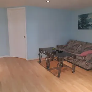 ** Guest house Mcmaster Canada